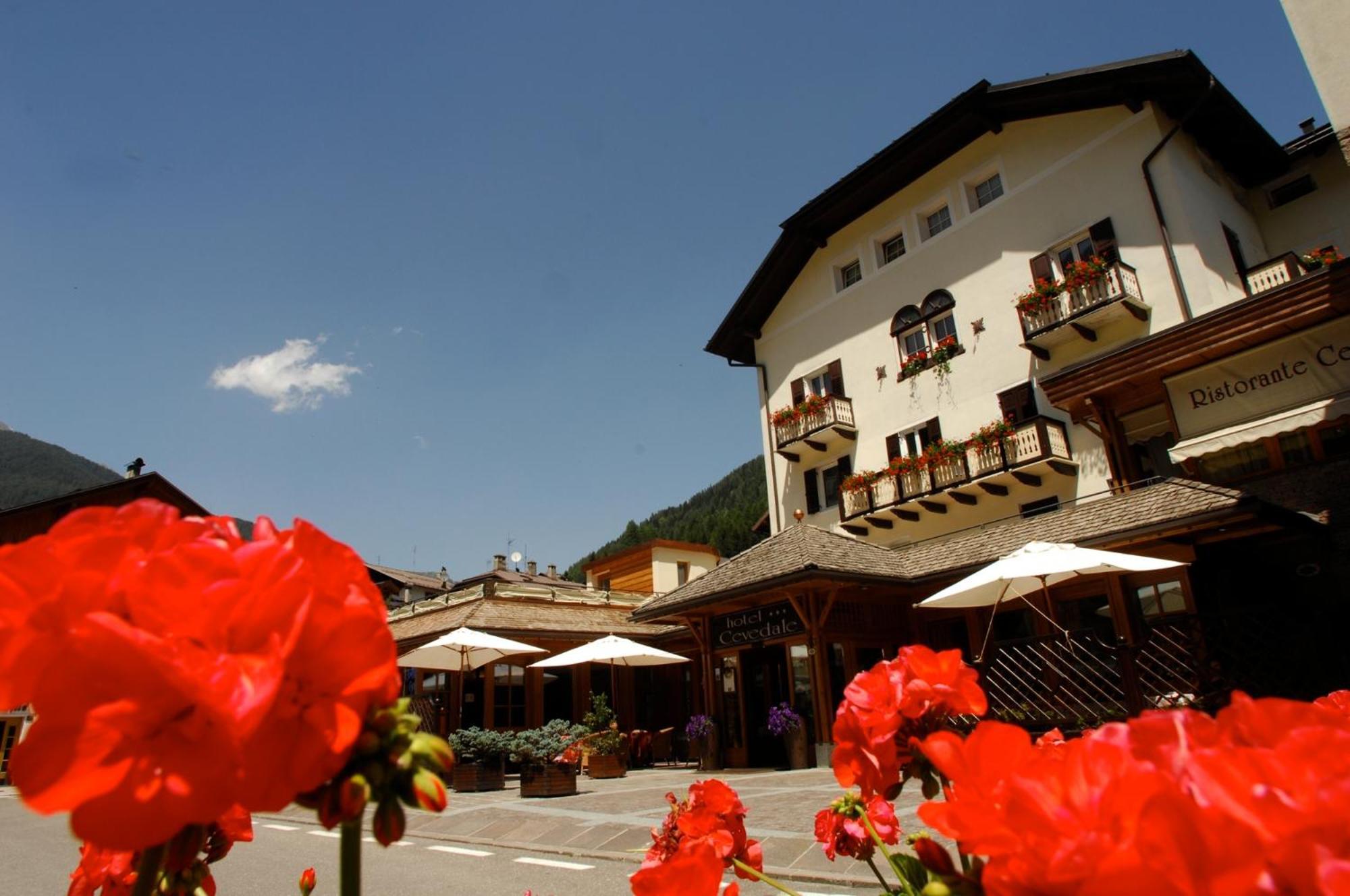 Hotel Cevedale Living Romance Hotel Cogolo Εξωτερικό φωτογραφία