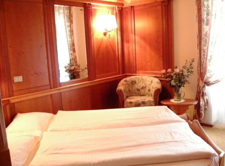Hotel Cevedale Living Romance Hotel Cogolo Δωμάτιο φωτογραφία