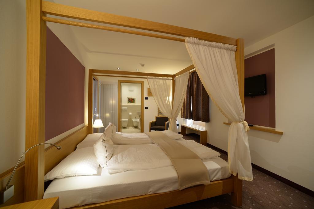 Hotel Cevedale Living Romance Hotel Cogolo Εξωτερικό φωτογραφία
