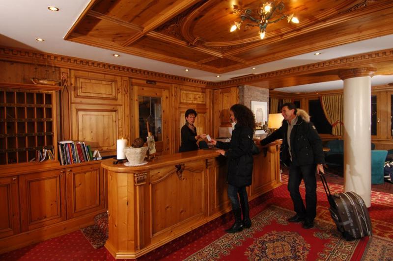 Hotel Cevedale Living Romance Hotel Cogolo Εξωτερικό φωτογραφία